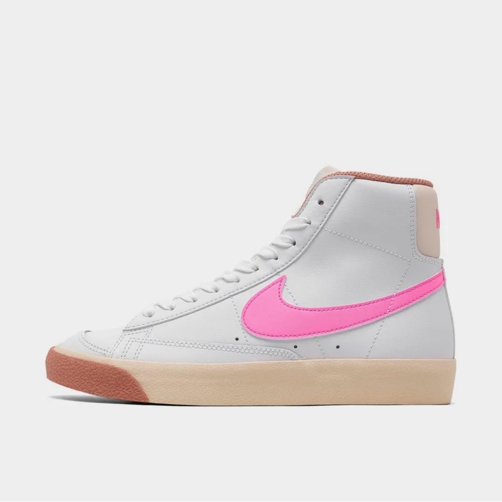 NIB Nike Blazer Mid '77  SNEAKERS White/Guava Ice/Jade Ice/P GS 6Y== Women 7.5